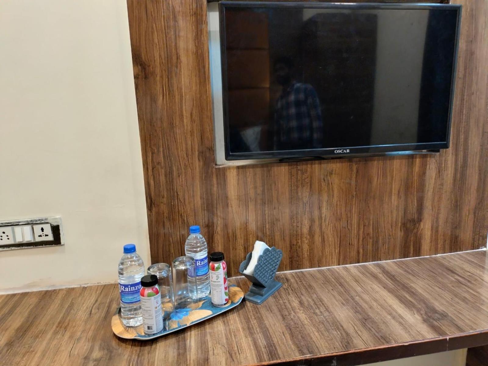 Hotel Blue Wellington - Near Mumbai Airport Екстериор снимка