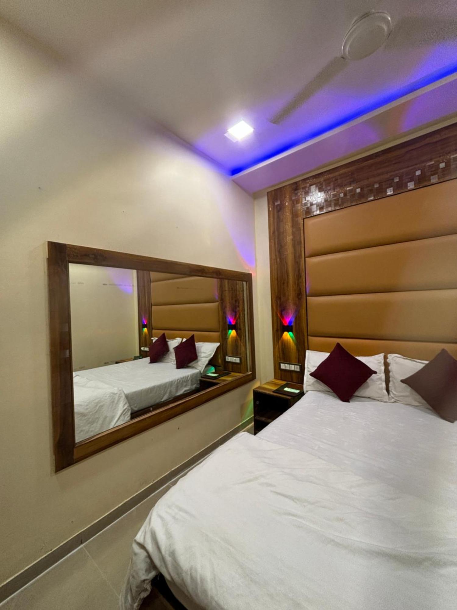 Hotel Blue Wellington - Near Mumbai Airport Екстериор снимка