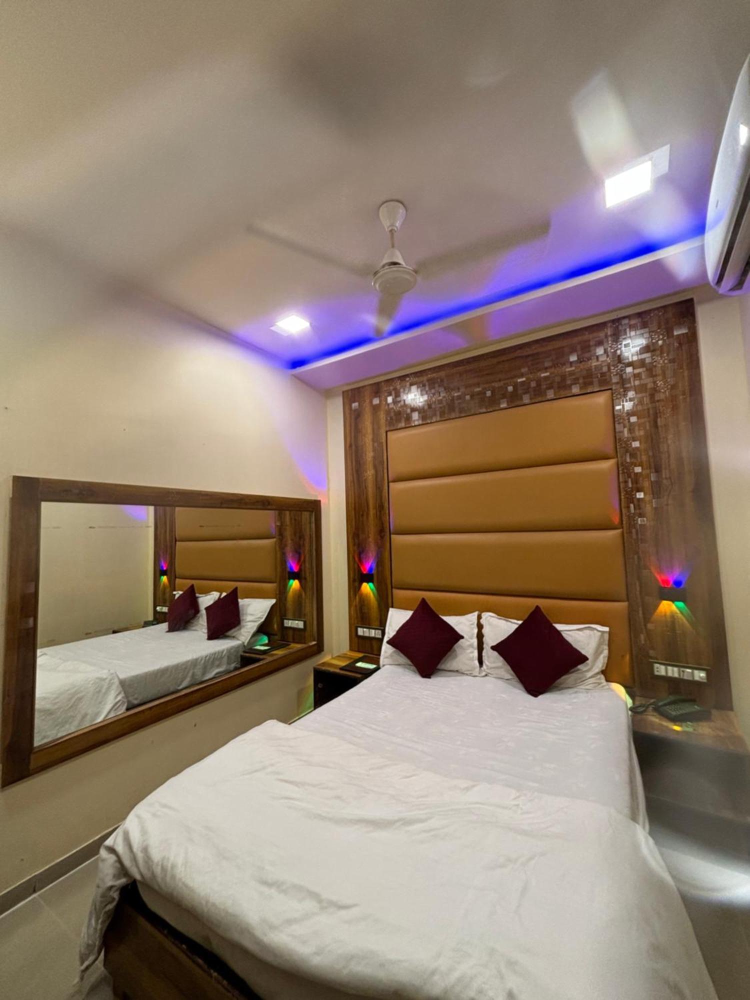 Hotel Blue Wellington - Near Mumbai Airport Екстериор снимка