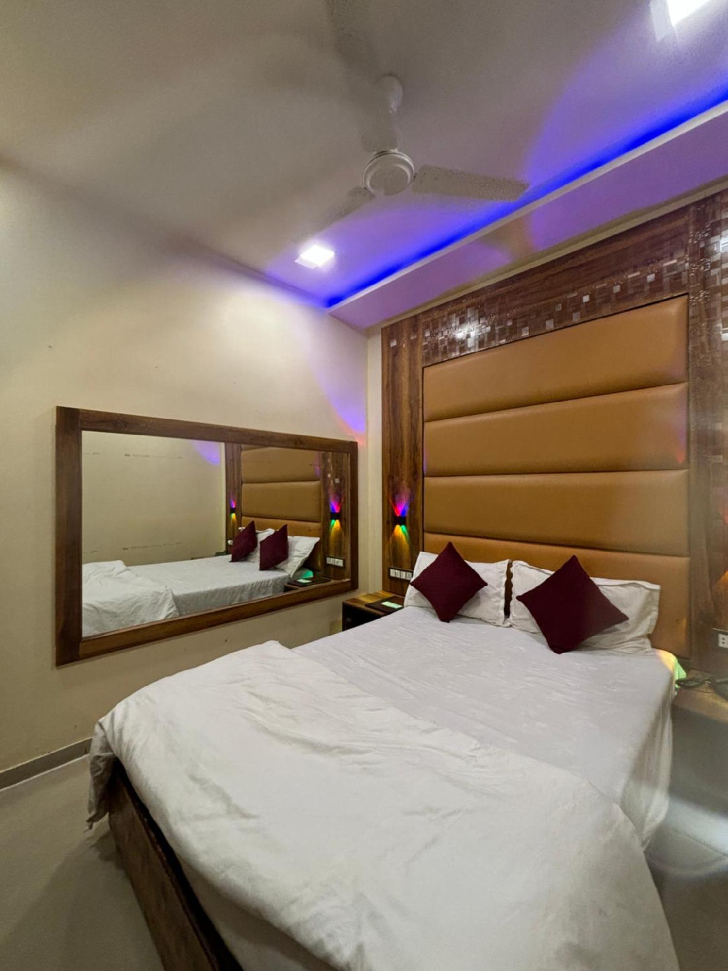 Hotel Blue Wellington - Near Mumbai Airport Екстериор снимка