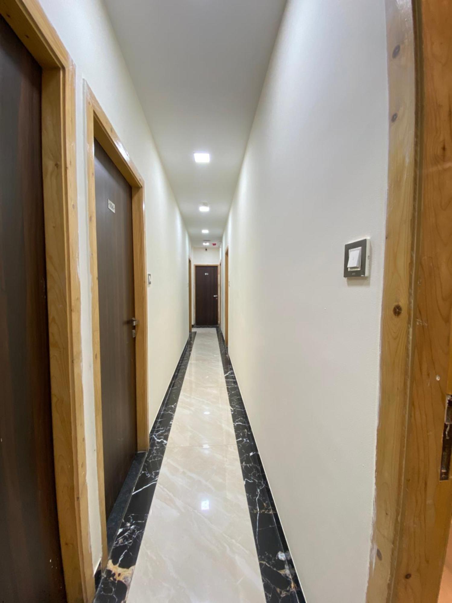 Hotel Blue Wellington - Near Mumbai Airport Екстериор снимка