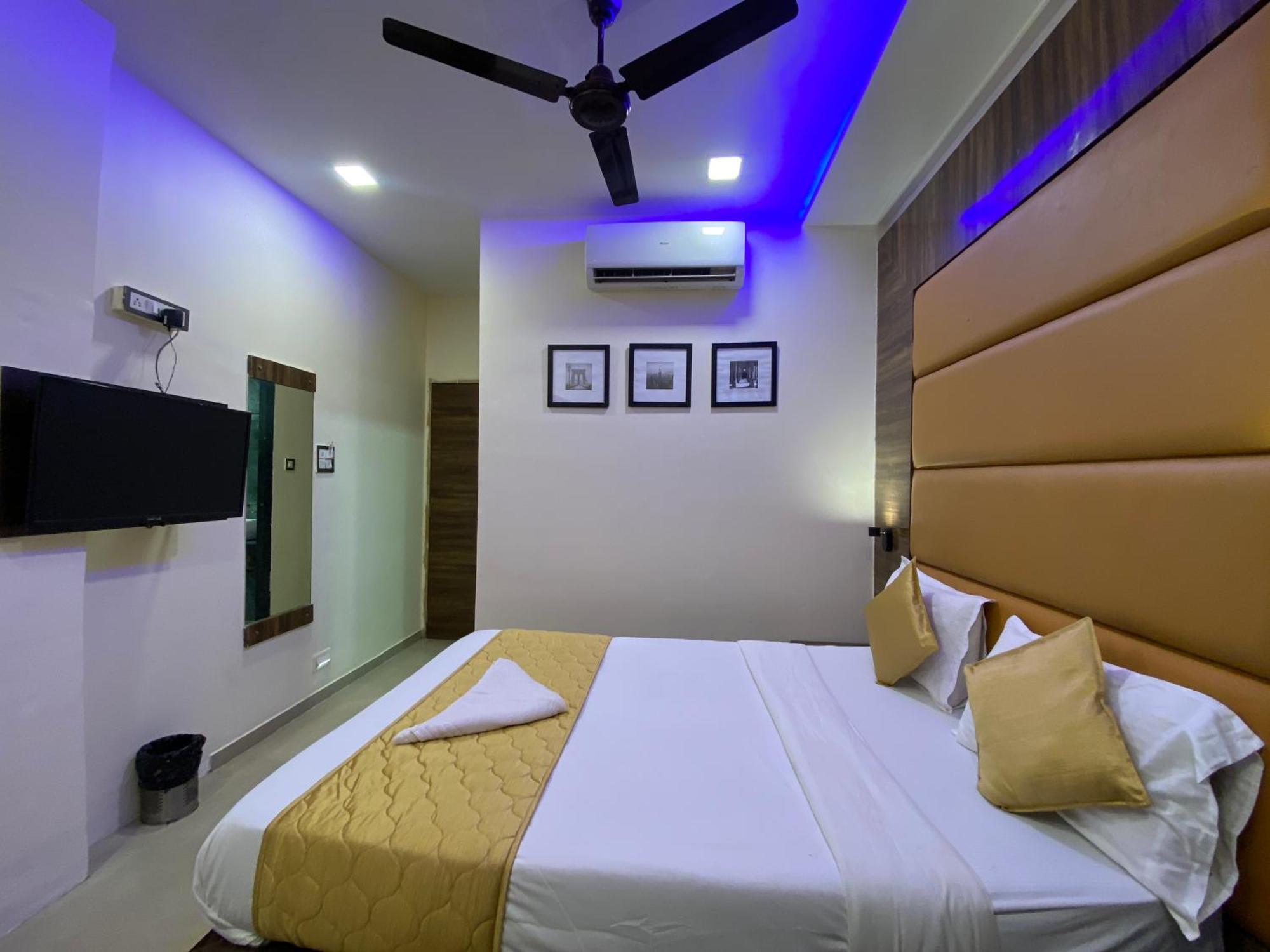 Hotel Blue Wellington - Near Mumbai Airport Екстериор снимка