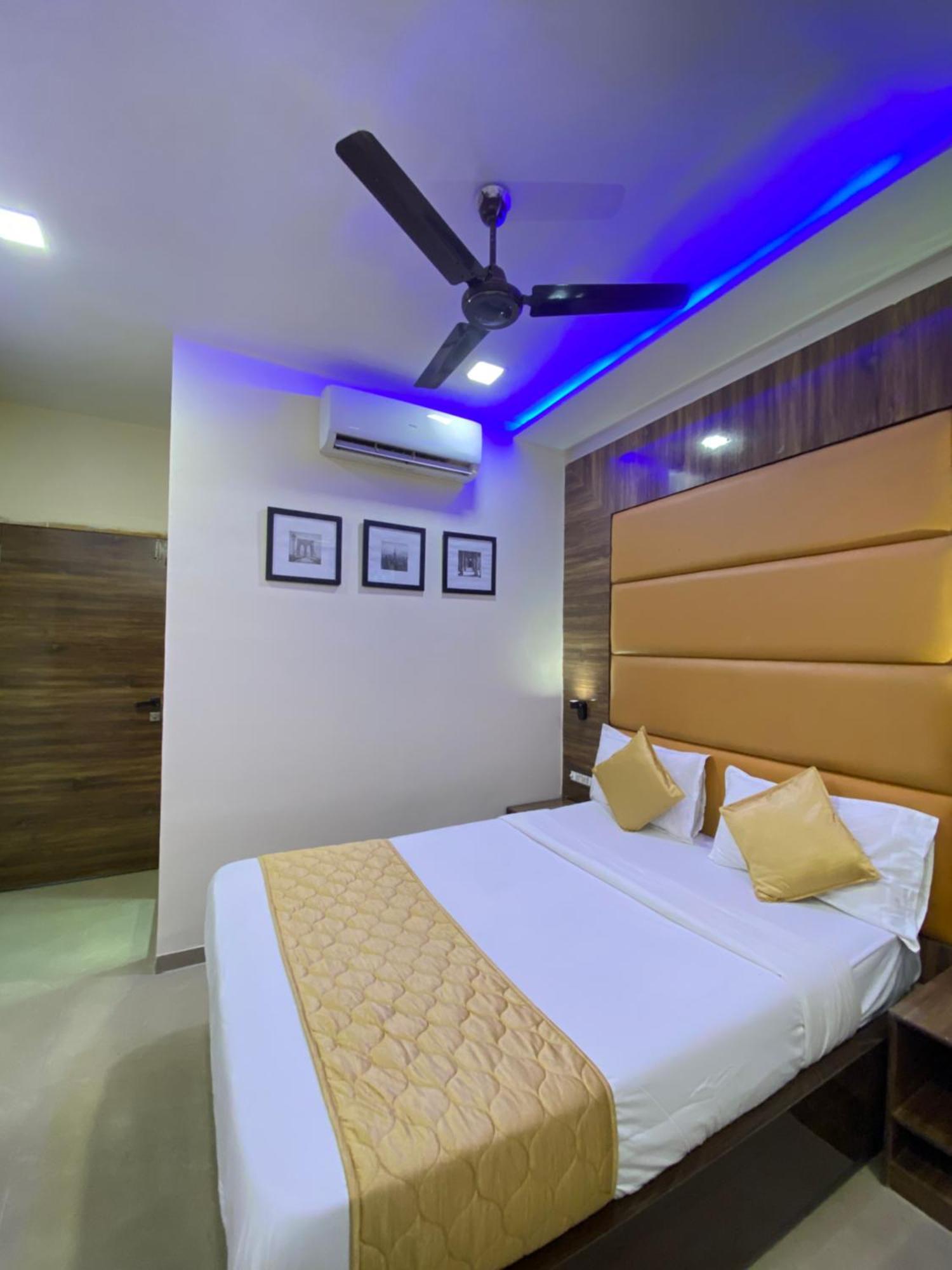 Hotel Blue Wellington - Near Mumbai Airport Екстериор снимка