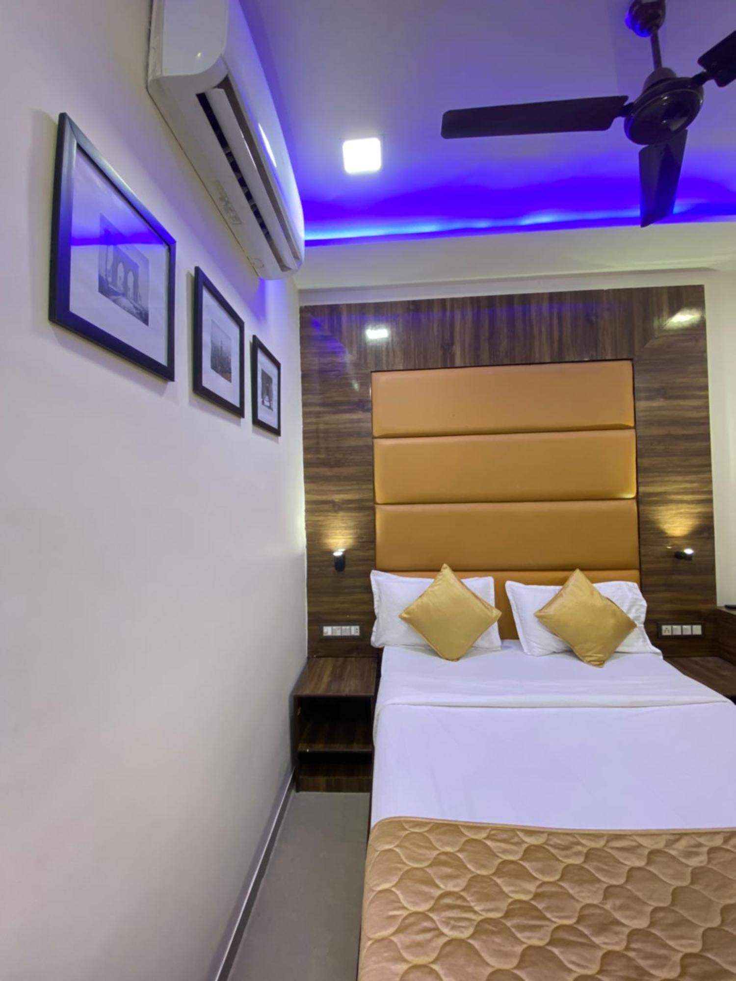 Hotel Blue Wellington - Near Mumbai Airport Екстериор снимка