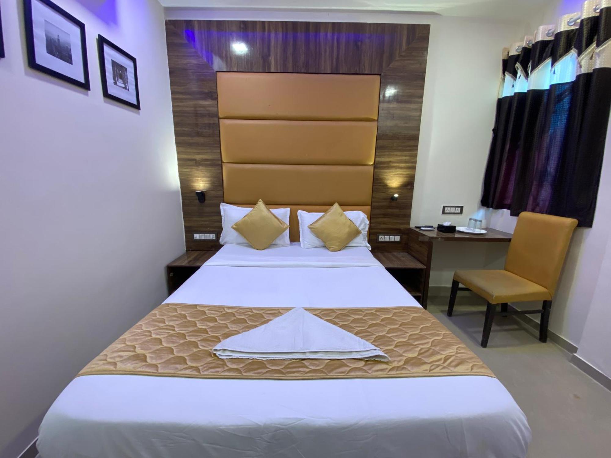Hotel Blue Wellington - Near Mumbai Airport Екстериор снимка