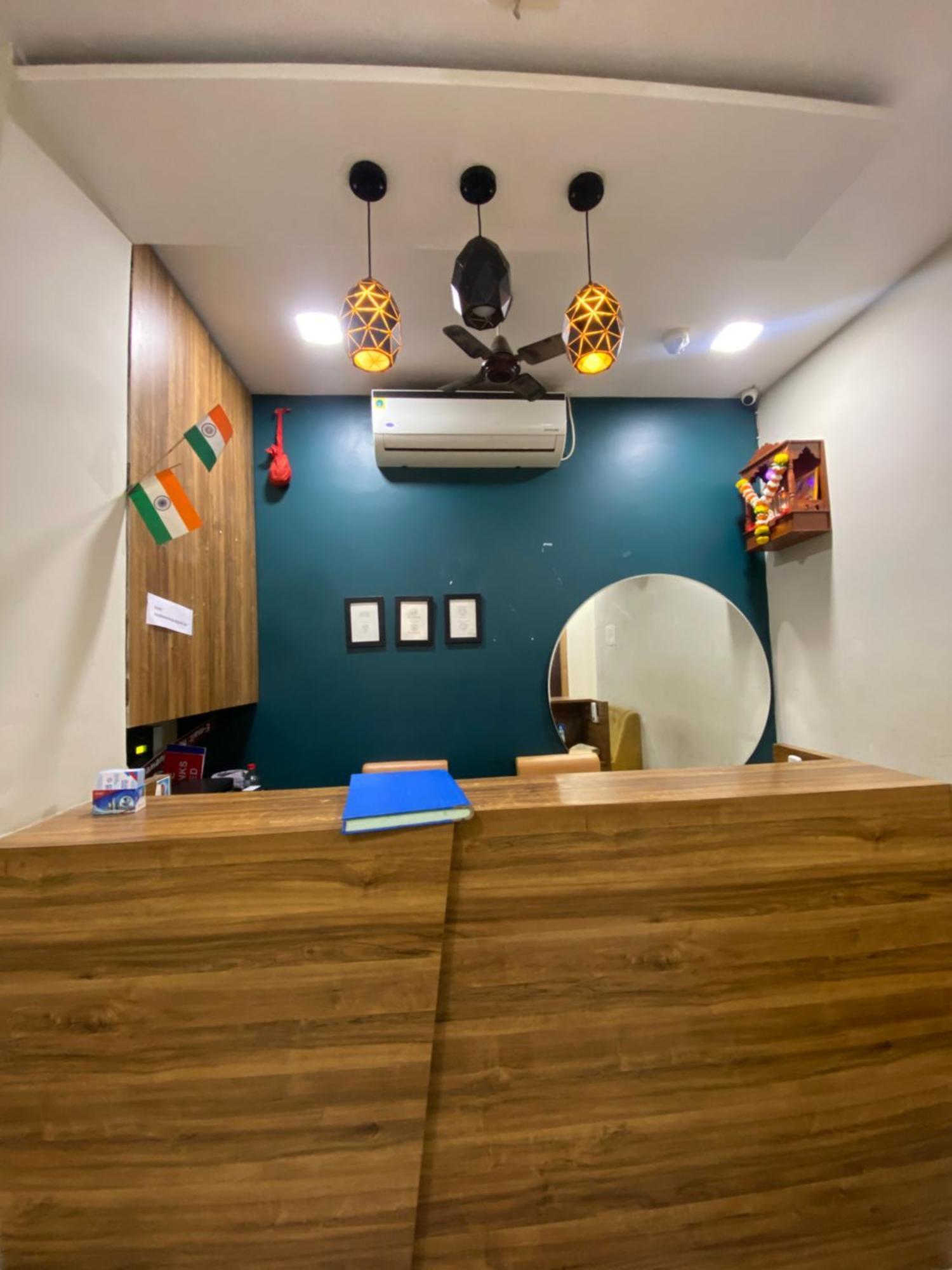 Hotel Blue Wellington - Near Mumbai Airport Екстериор снимка