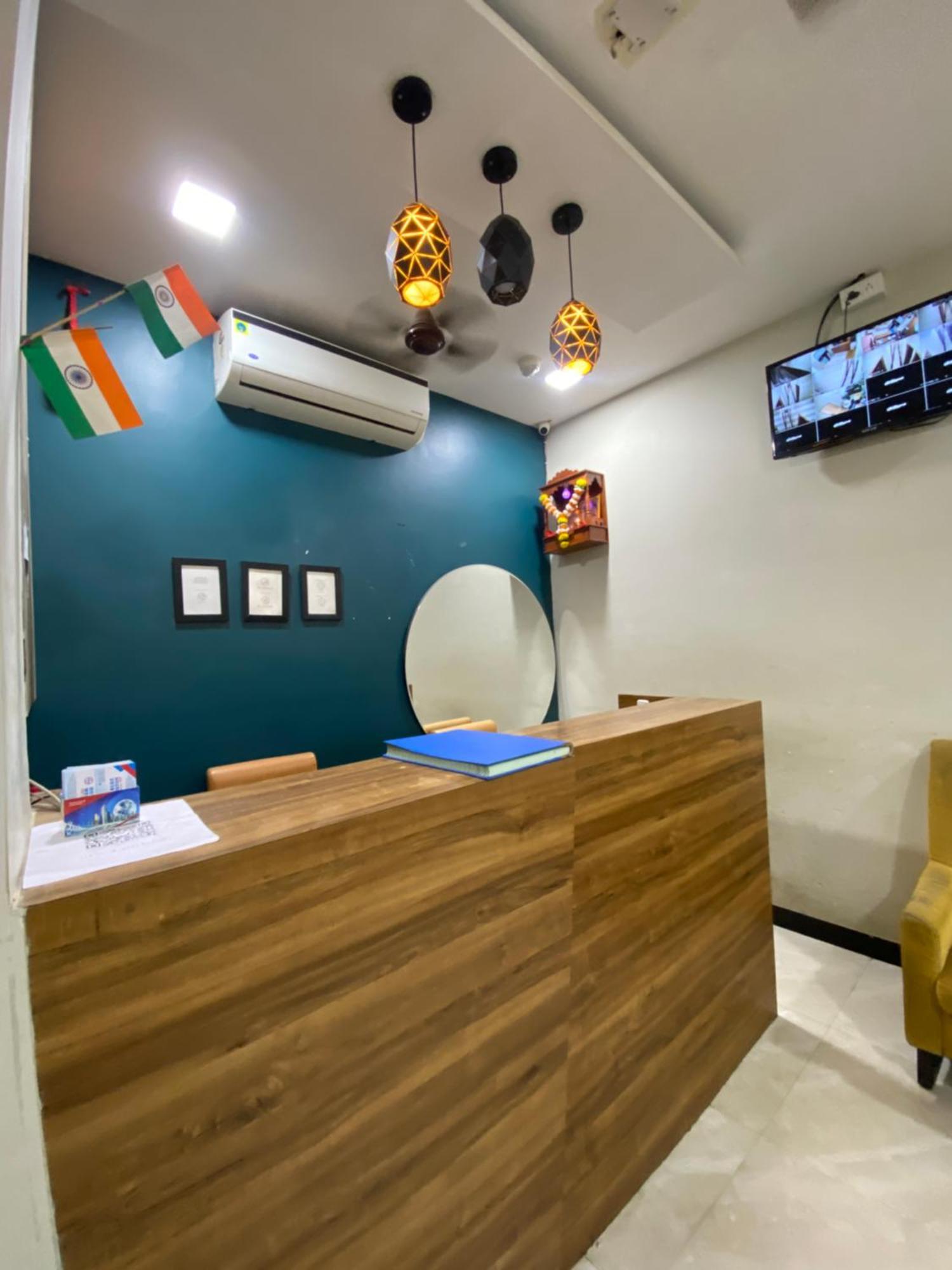 Hotel Blue Wellington - Near Mumbai Airport Екстериор снимка