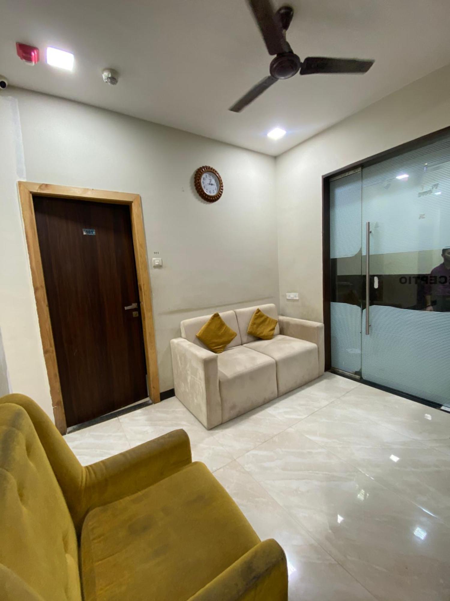 Hotel Blue Wellington - Near Mumbai Airport Екстериор снимка