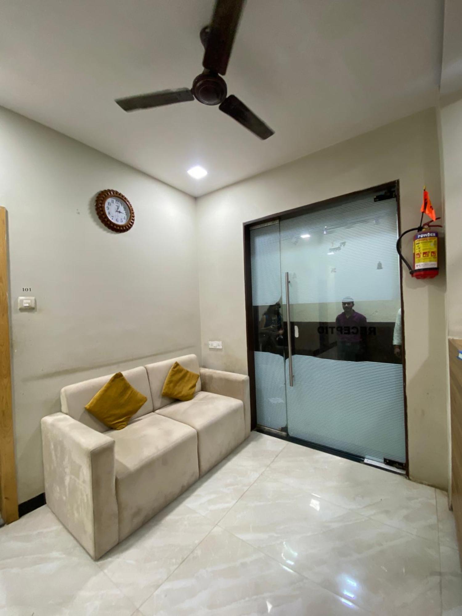 Hotel Blue Wellington - Near Mumbai Airport Екстериор снимка