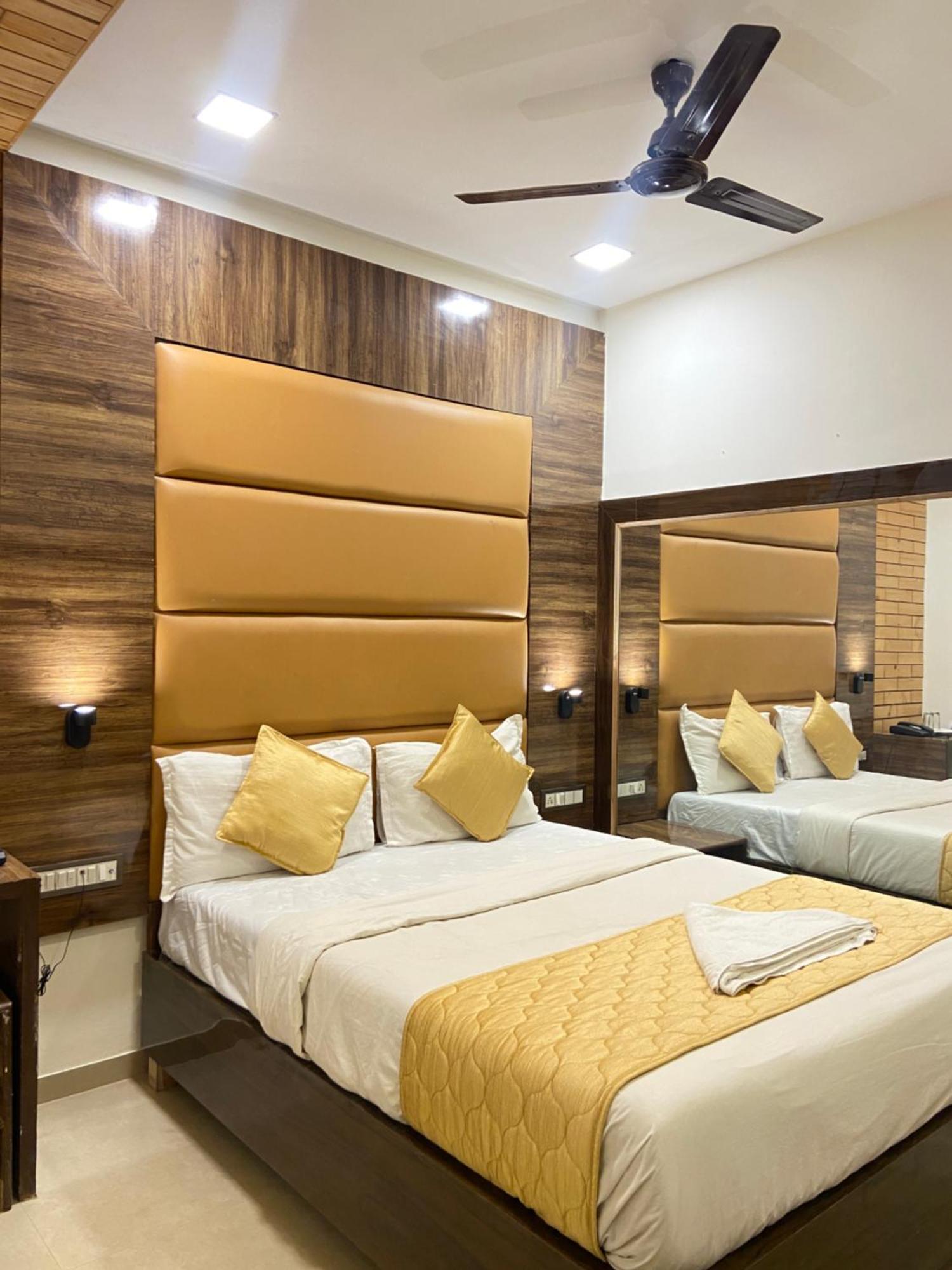 Hotel Blue Wellington - Near Mumbai Airport Екстериор снимка